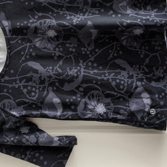 Lululemon top - Picture 3 of 3